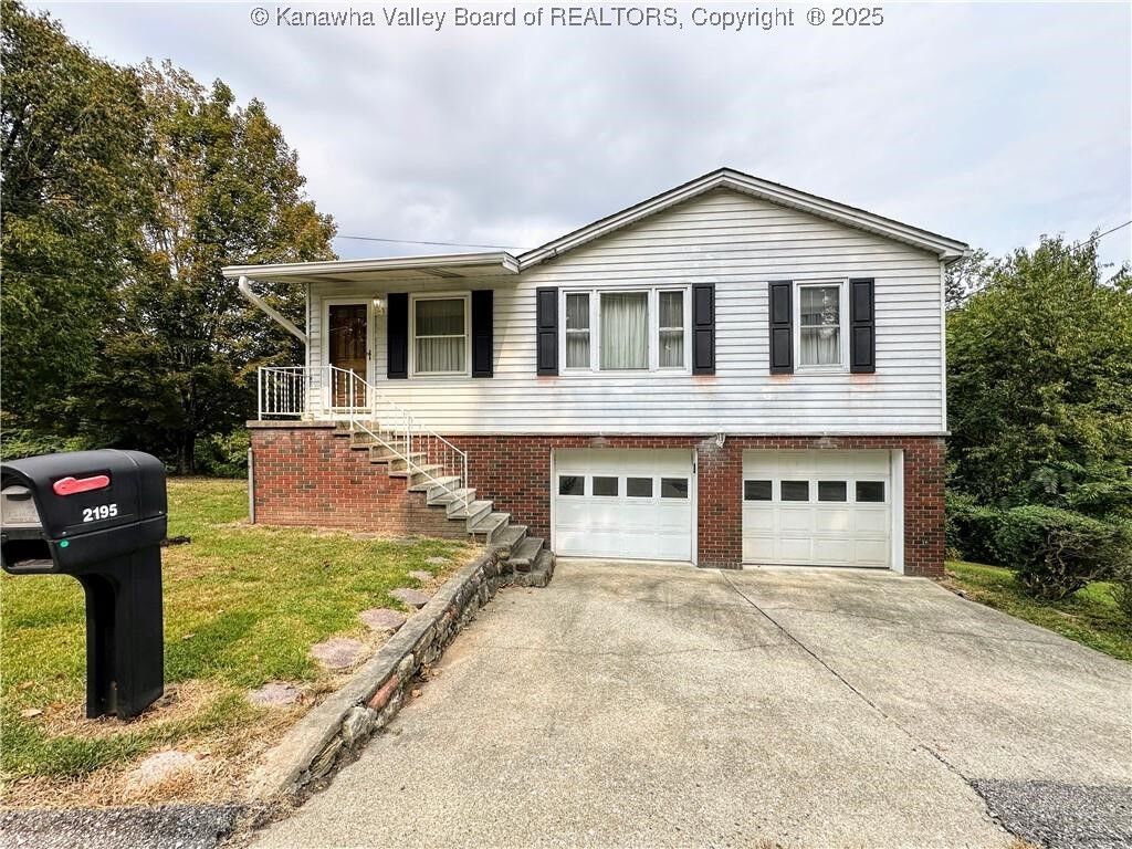 Property Photo:  2195 Oakridge Drive  WV 25311 