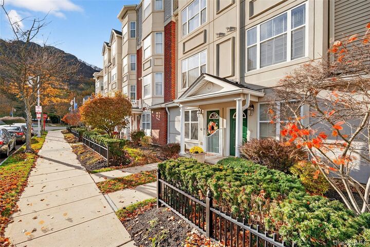 Property Photo: 14 Harbor Pointe Drive NY 10927