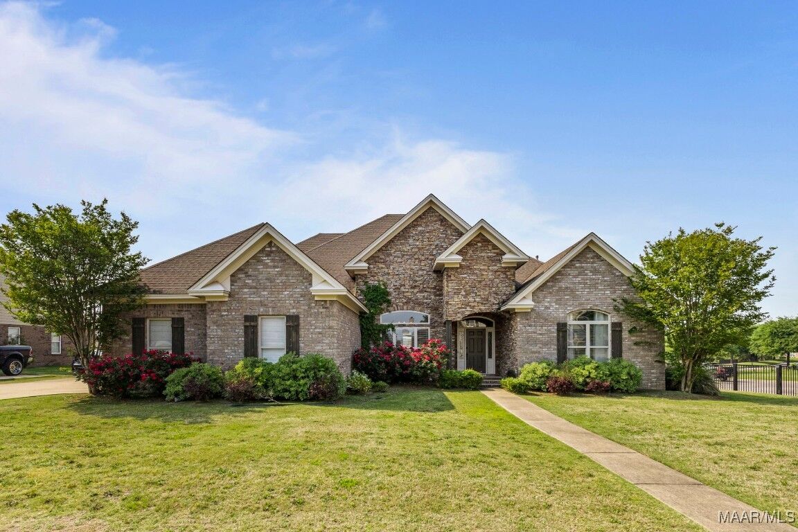 Property Photo: 5300 Sienna Circle AL 36116