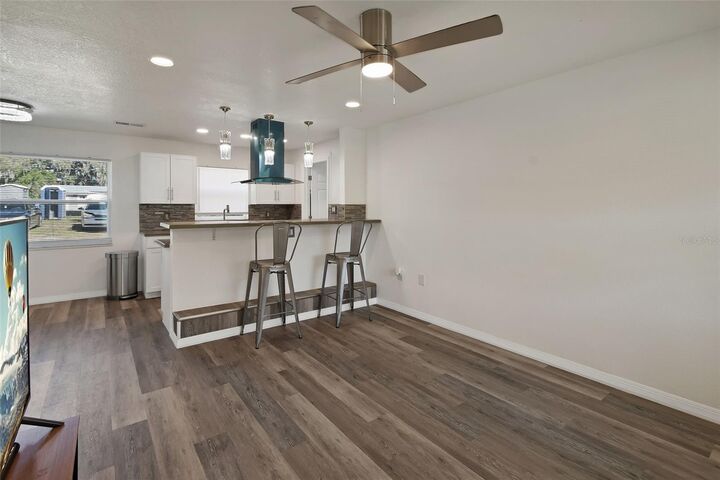 Property Photo: 1015 E Howry Avenue FL 32724