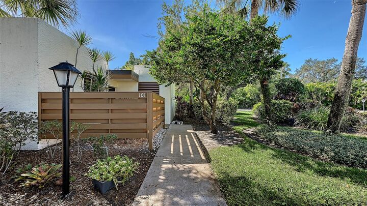 Property Photo: 101 Tidewater Drive 101 FL 34210