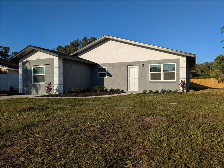 5532 42nd Street E  Bradenton FL 34203 photo