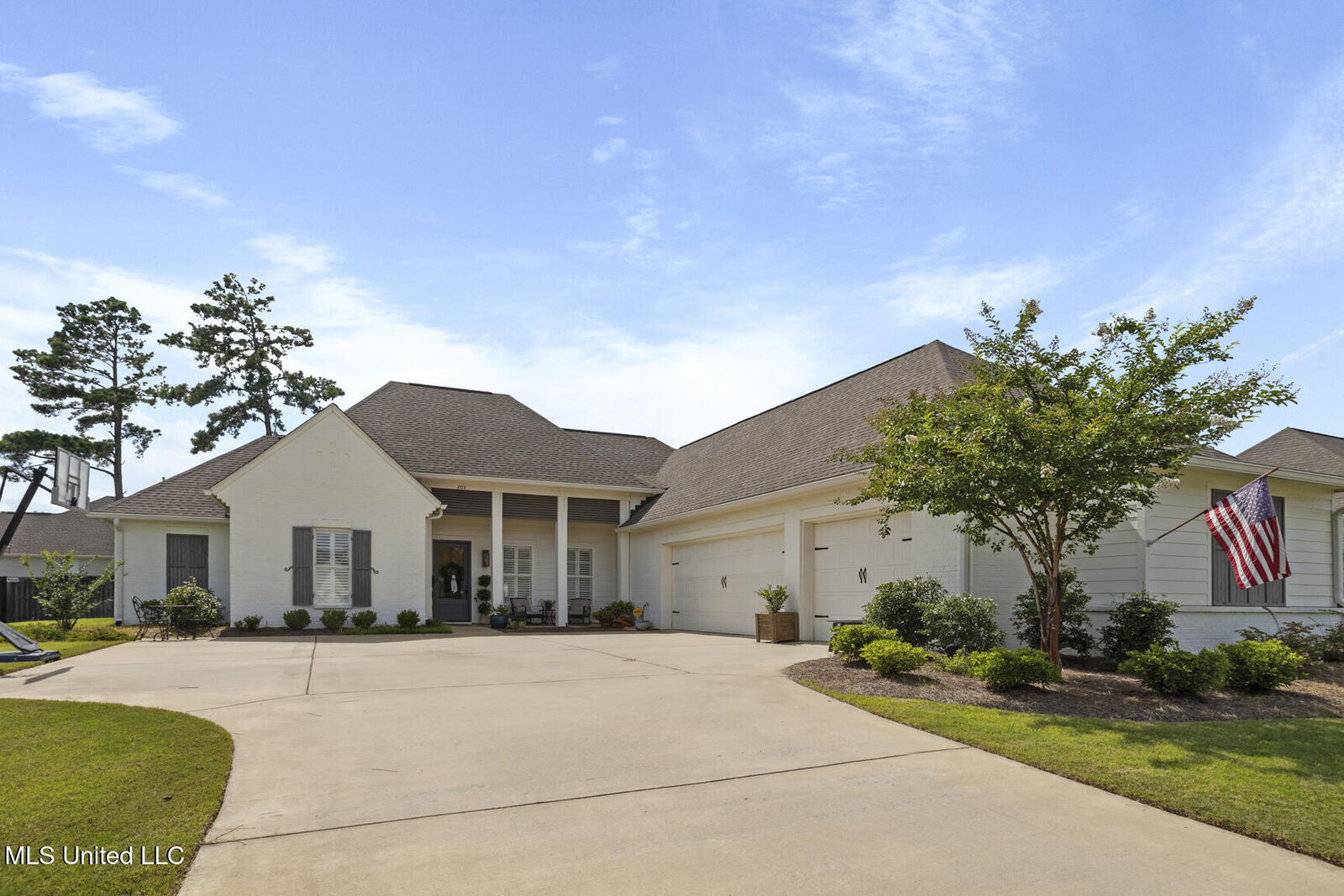 Property Photo:  203 Kingswood Place  MS 39110 
