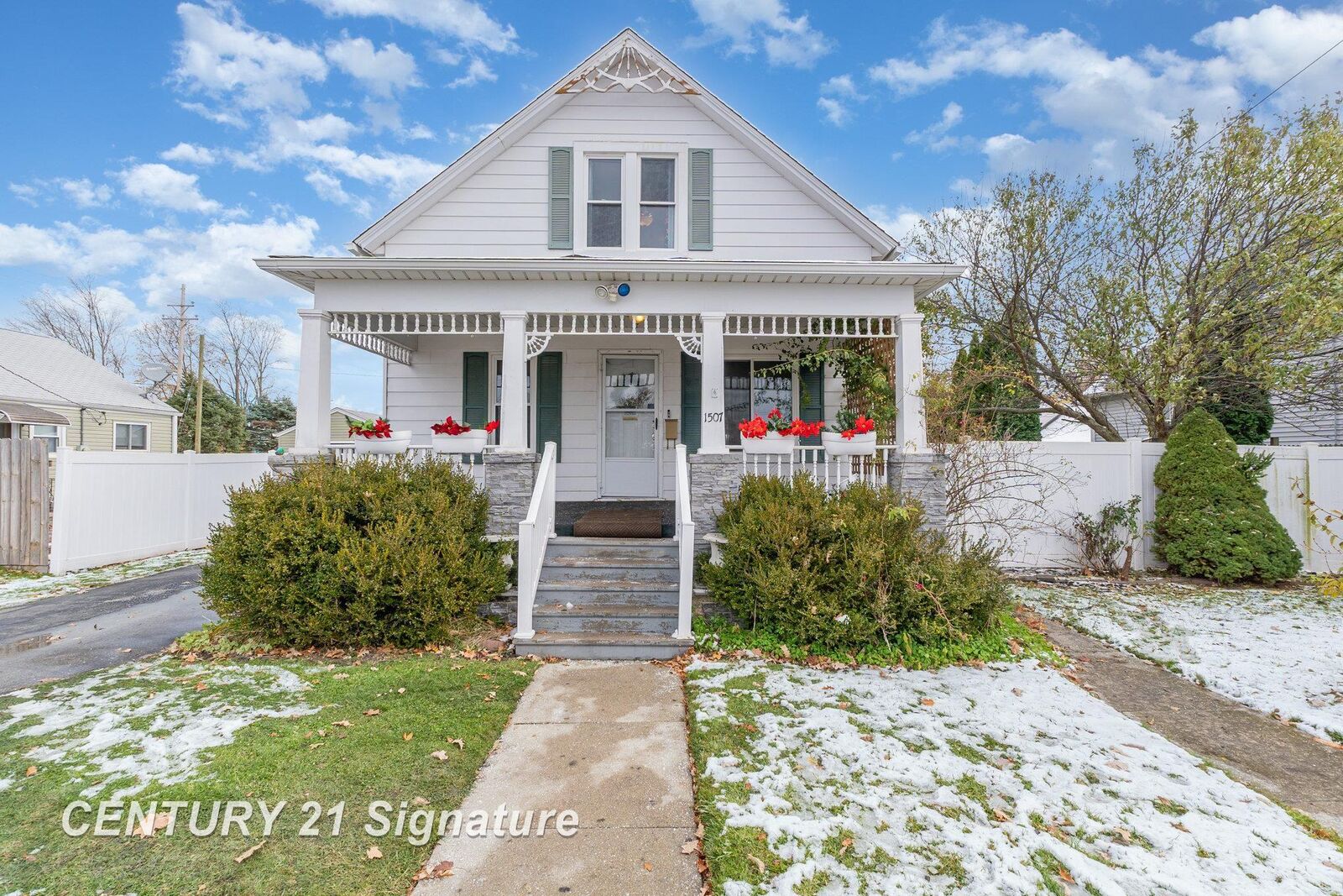 Property Photo: 1507 S Van Buren Street MI 48706