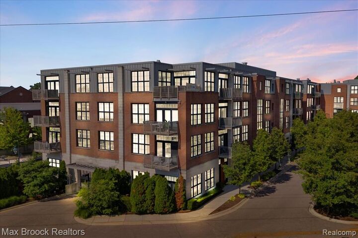 2051 Villa Road 302  Birmingham MI 48009 6571 photo