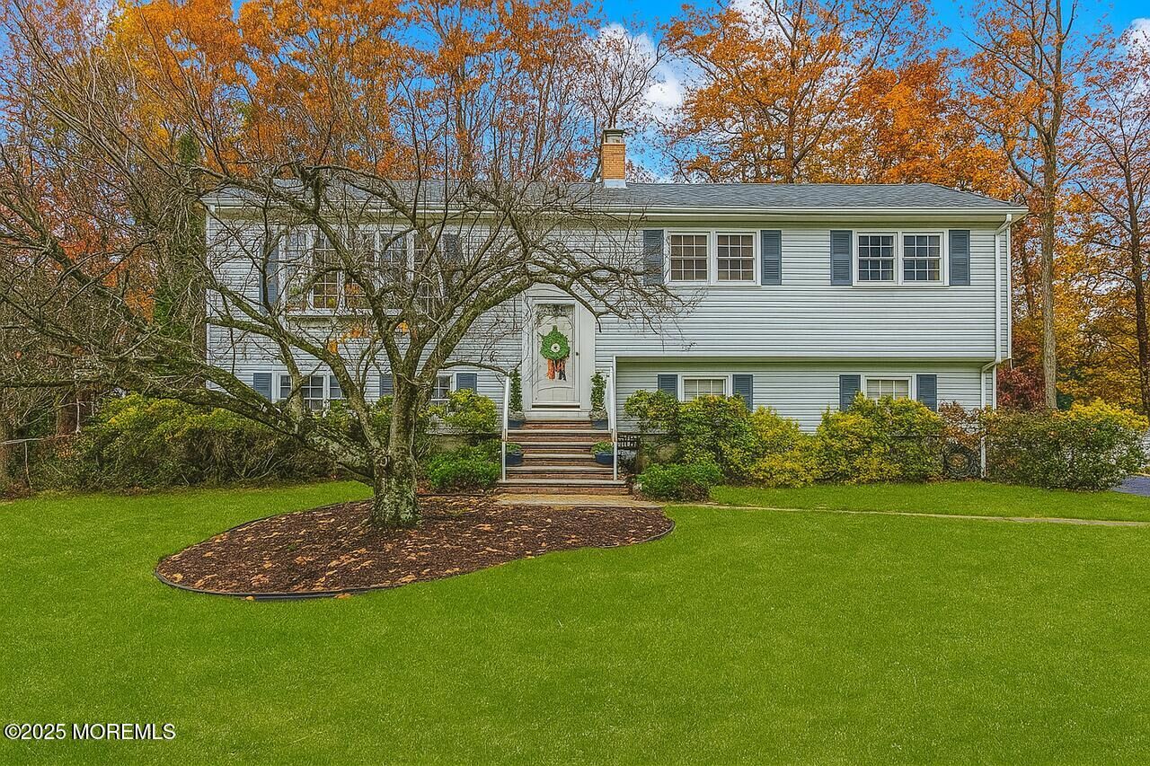 Property Photo:  23 Jonathan Drive  NJ 08820 