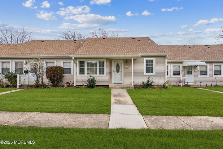 120 Muhlen Platz D  Freehold NJ 07728 photo