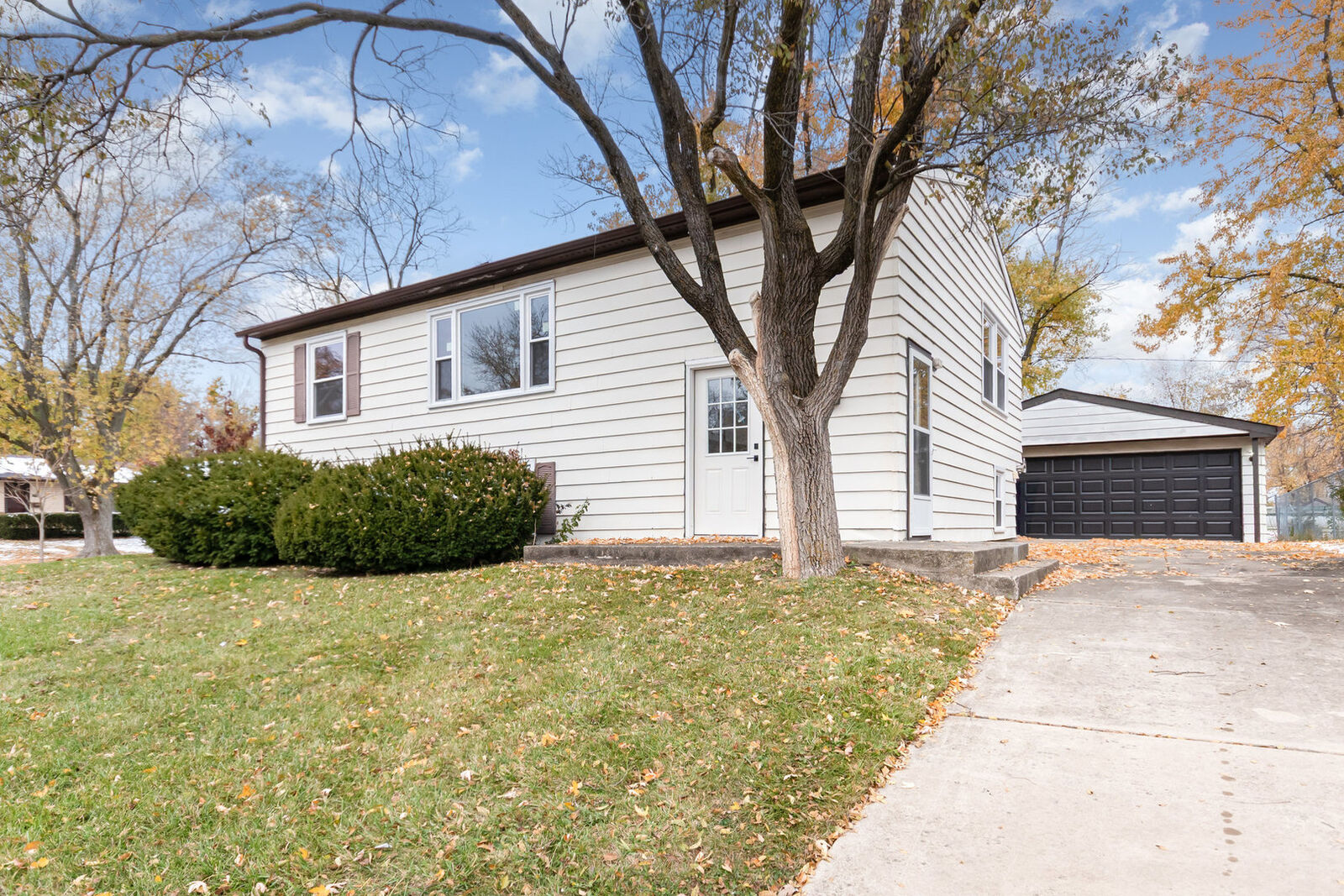 Property Photo:  9116 Fairway Drive  IL 60462 