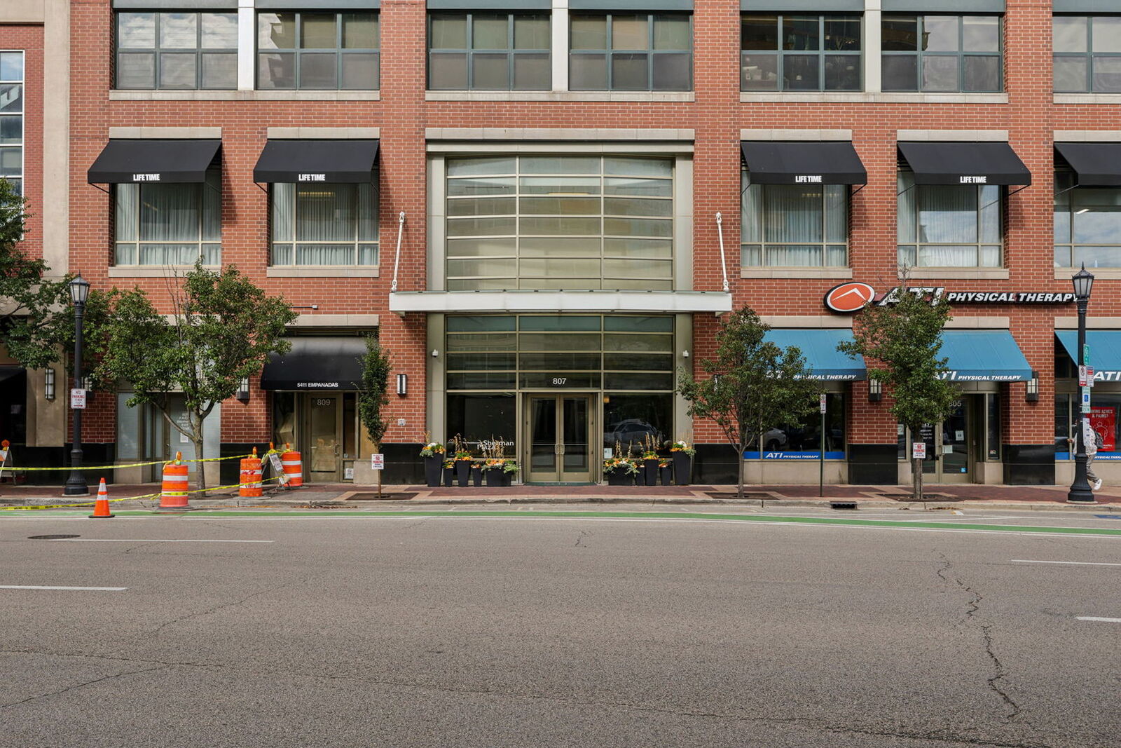 Property Photo: 807 Davis Street 403 IL 60201