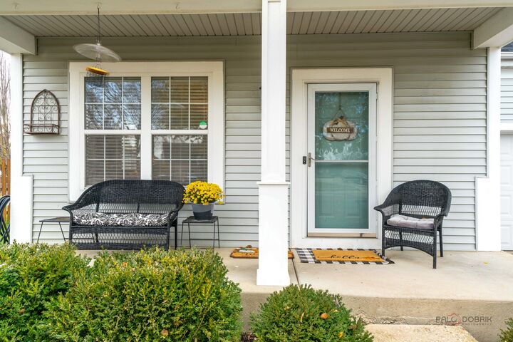 Property Photo: 908 S Arlington Drive IL 60073