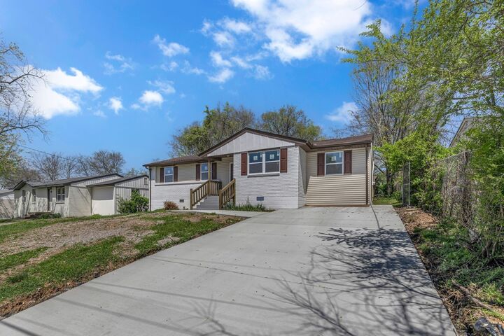 Property Photo: 1916 Louanne Dr TN 37217