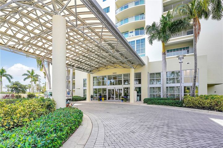 Property Photo: 3000 Oasis Grand Boulevard 1401 FL 33916