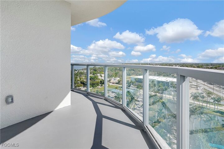 Property Photo:  3000 Oasis Grand Boulevard 1401  FL 33916 