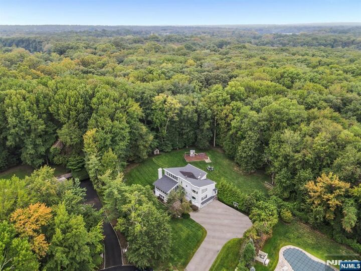 Property Photo:  305 Westwind Court  NJ 07648 