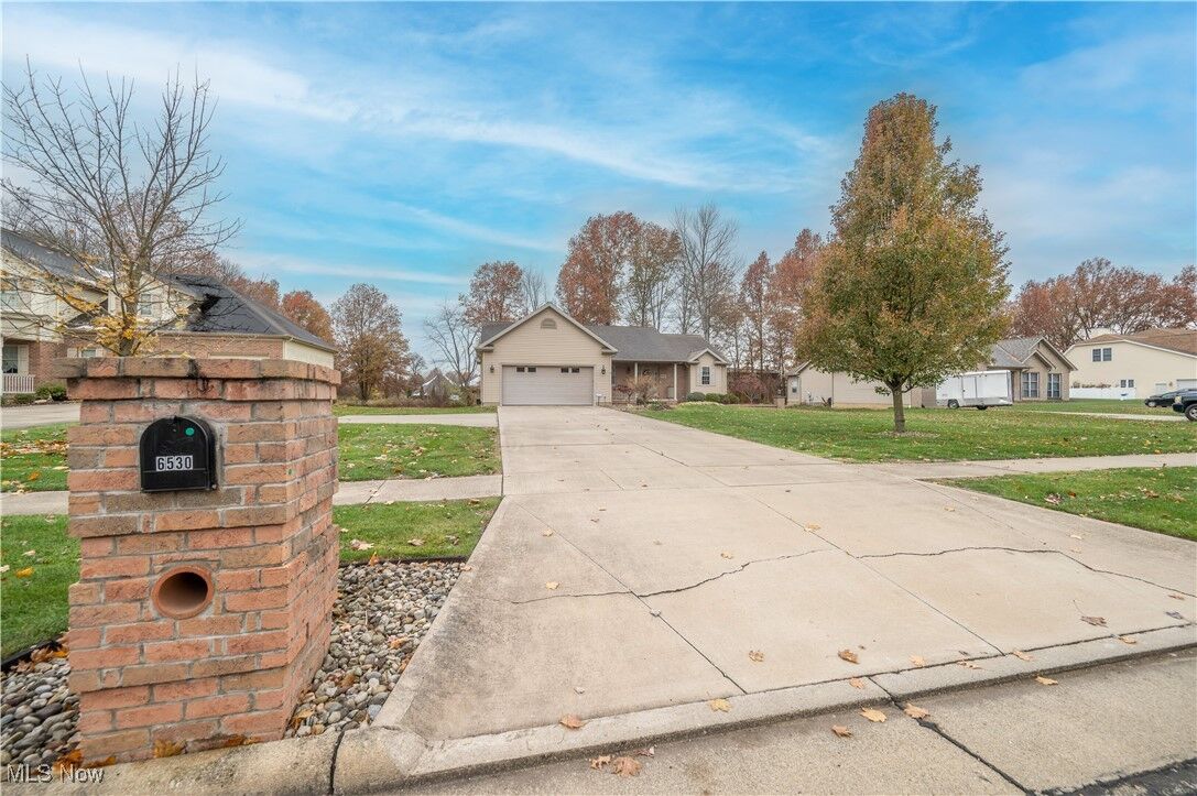 Property Photo:  6530 Woodridge Way  OH 44481 