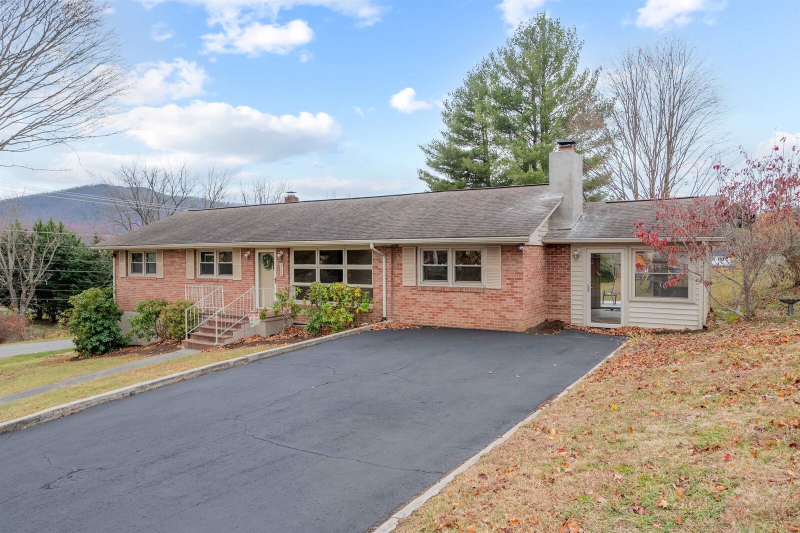 Property Photo:  1716 Monte Vista Drive  VA 24301 