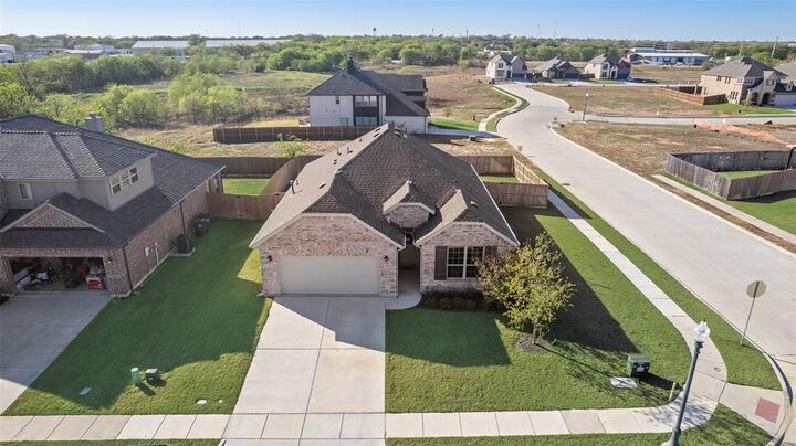 Property Photo: 136 Creekside Drive TX 76266