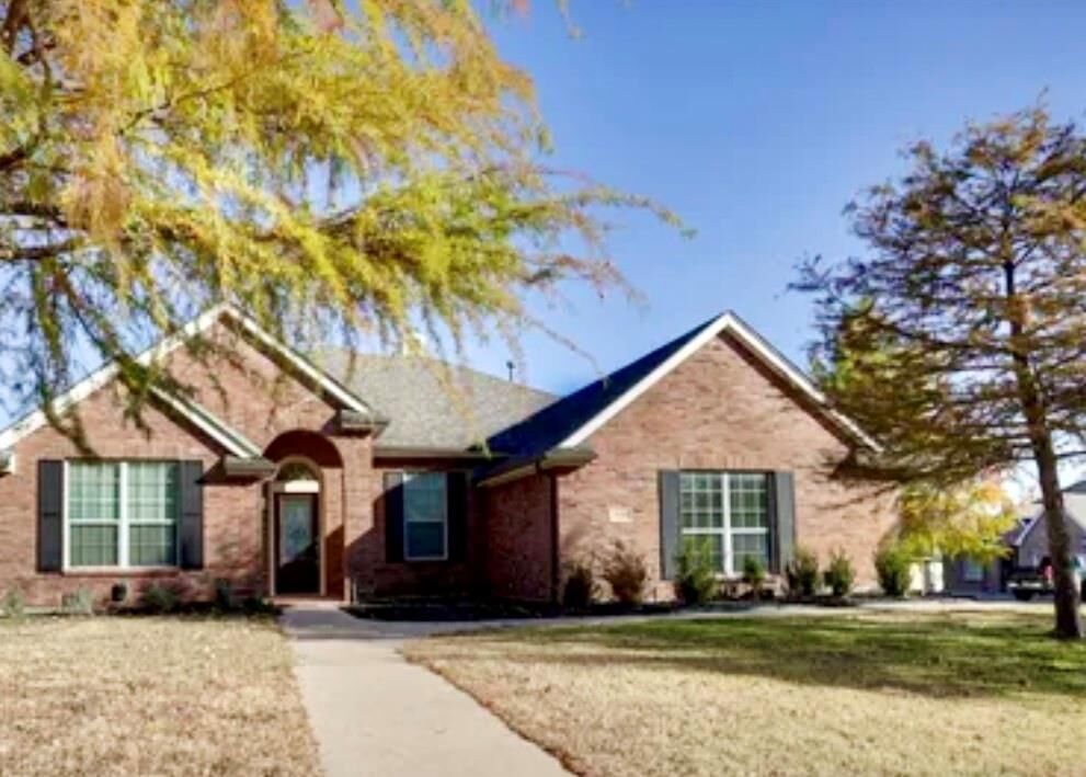 Property Photo:  1020 Hickory Bend Lane  TX 76108 