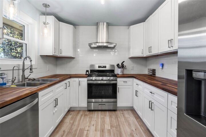 Property Photo: 1710 SW D Street AR 72712