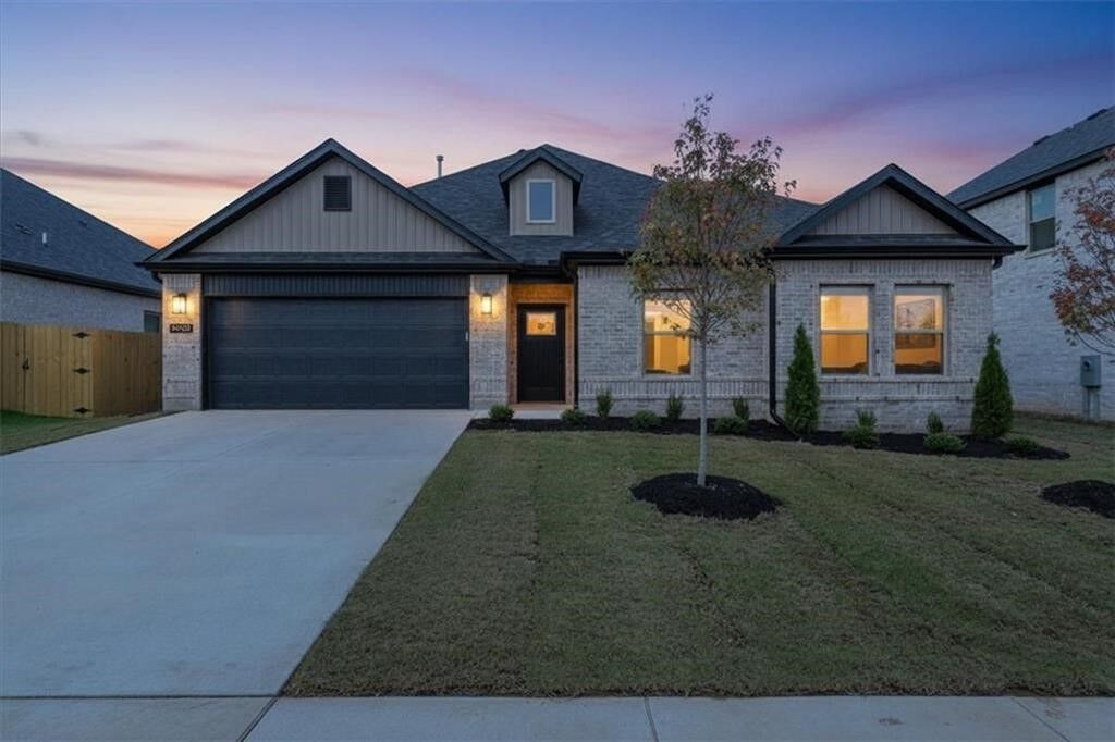 Property Photo:  6904 SW Basswood Avenue  AR 72713 