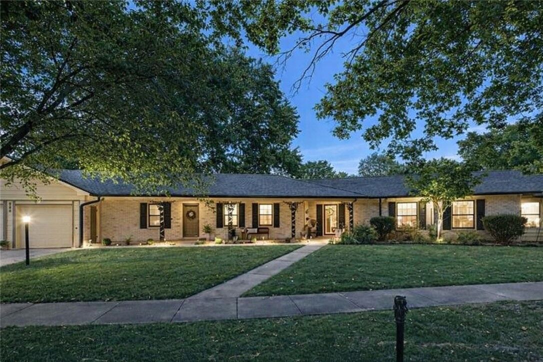 Property Photo:  525 S 6th Street  AR 72756 