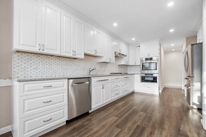 Property Photo:  15 Kings Way 25  MA 02451 