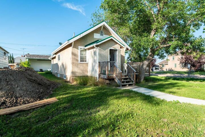 Property Photo: 402 Main Street AB T0M 2C0