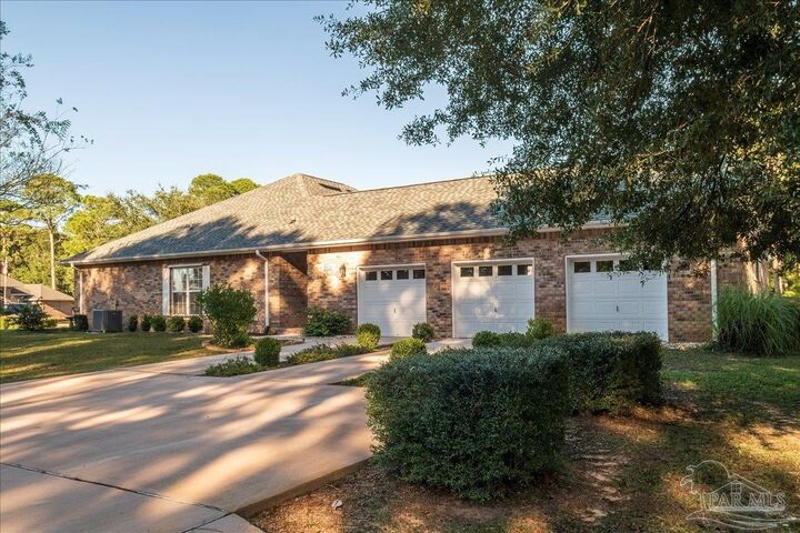 2500 Crescent Pl  Navarre FL 32566 photo