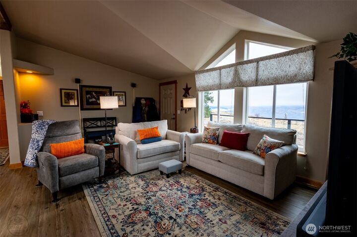 Property Photo:  182  Point Drive  WA 98844 