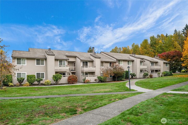 Property Photo: 14200 NE 171st Street E105 WA 98072