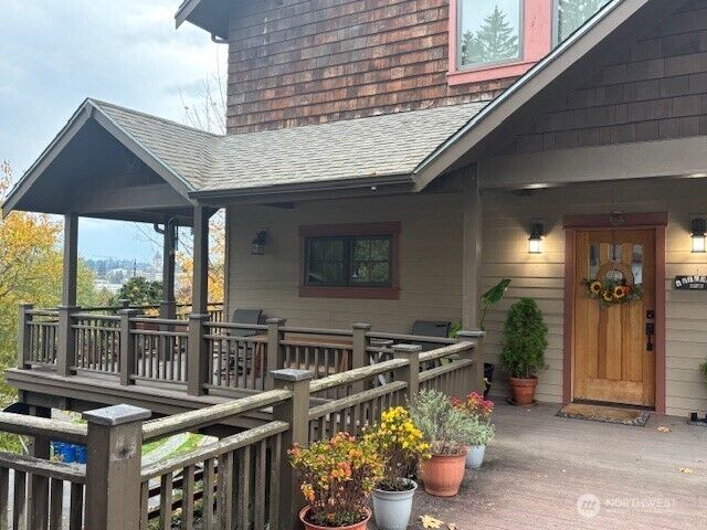 Property Photo:  421  Puget Street NE  WA 98506 