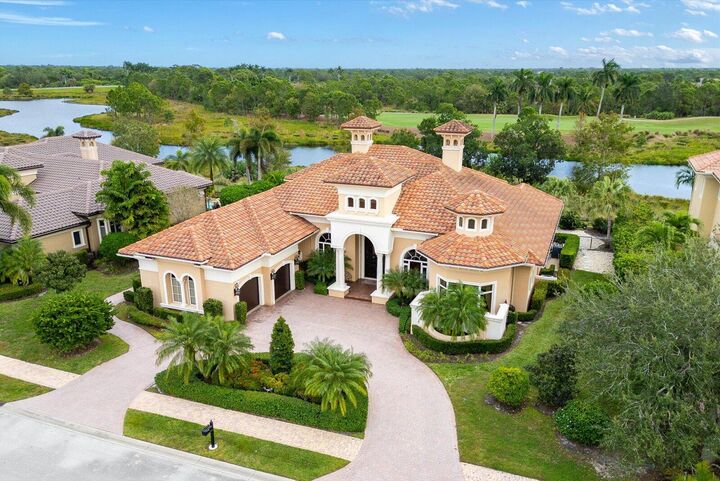 Property Photo: 124 SE Rio Casarano FL 34984