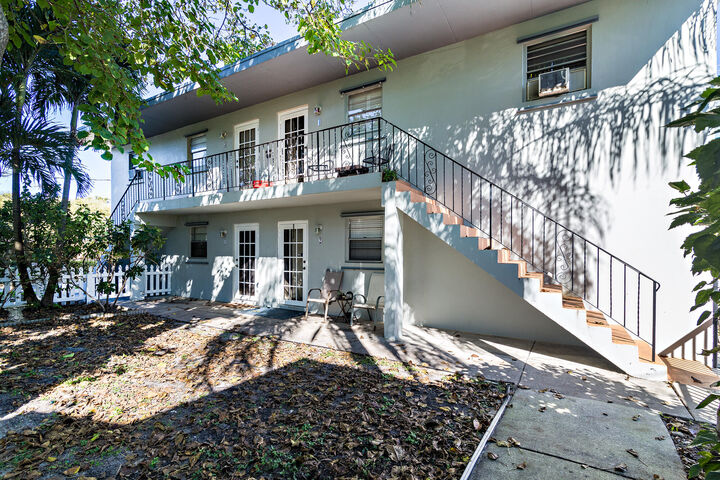 Property Photo: 4205 N Flagler Drive 2 FL 33407