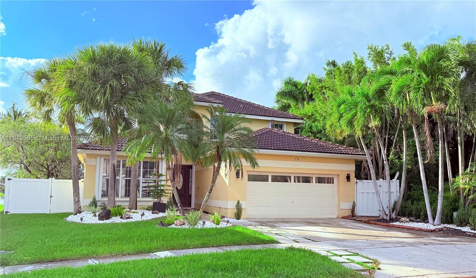 Property Photo:  1140 NW 184th Pl  FL 33029 