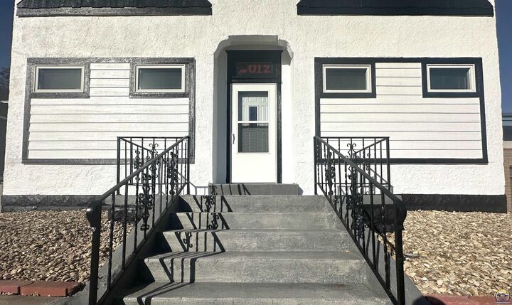 Property Photo:  2012 SW 10th Ave  KS 66604 