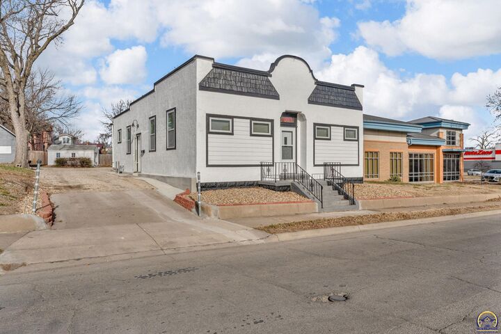 Property Photo:  2012 SW 10th Ave  KS 66604 