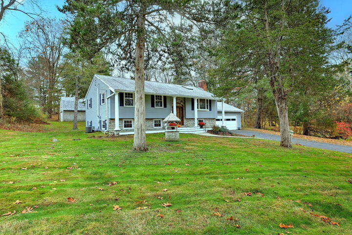 Property Photo:  7 Deerfield Drive  CT 06482 