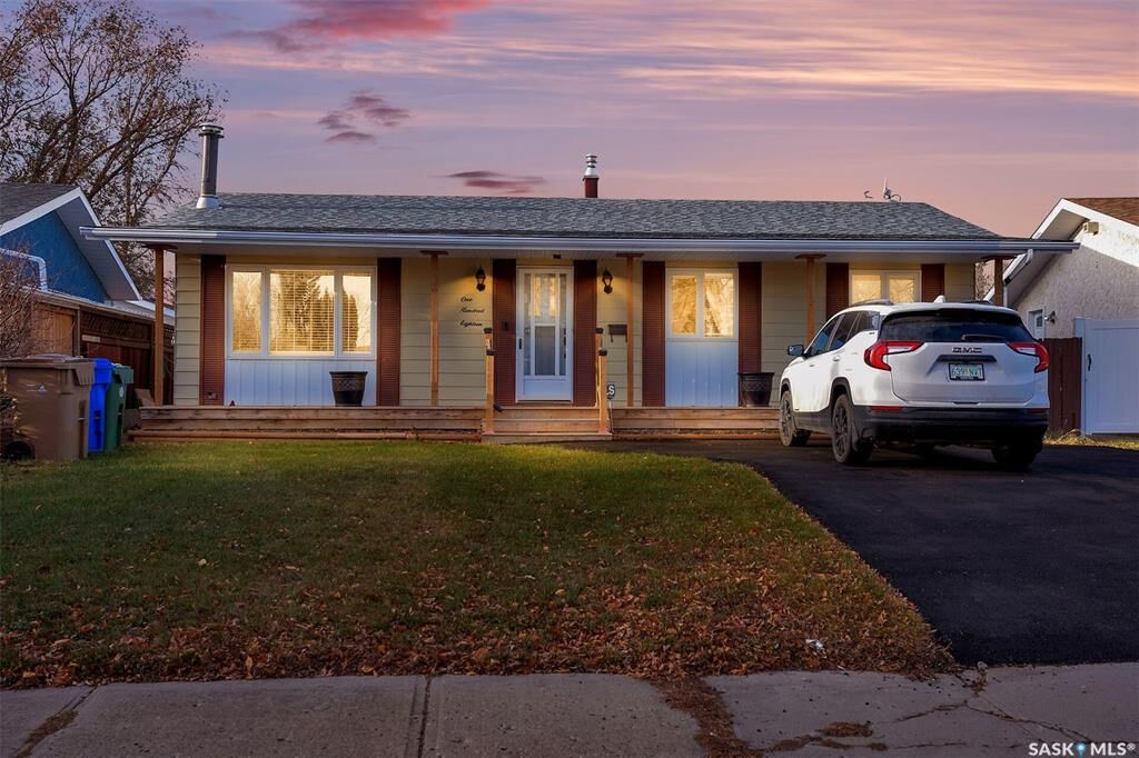 Property Photo:  118 McSherry Crescent  SK S4T 7B8 