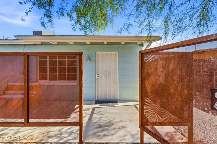 Property Photo:  2850 N Laurel Avenue  AZ 85712 