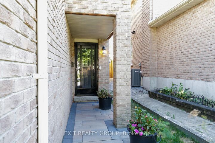 Photo de la propriété: 765 Hampton Court ON L1W 3M3