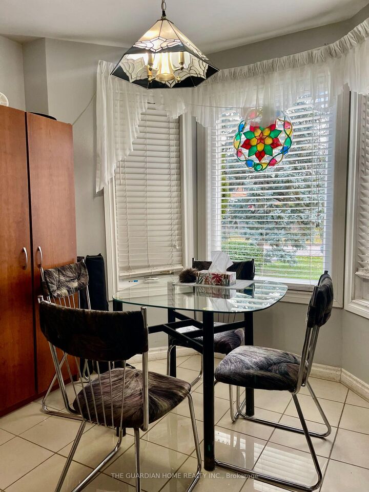 Photo de la propriété: 6 Scarbell Drive ON M1C 3Z6