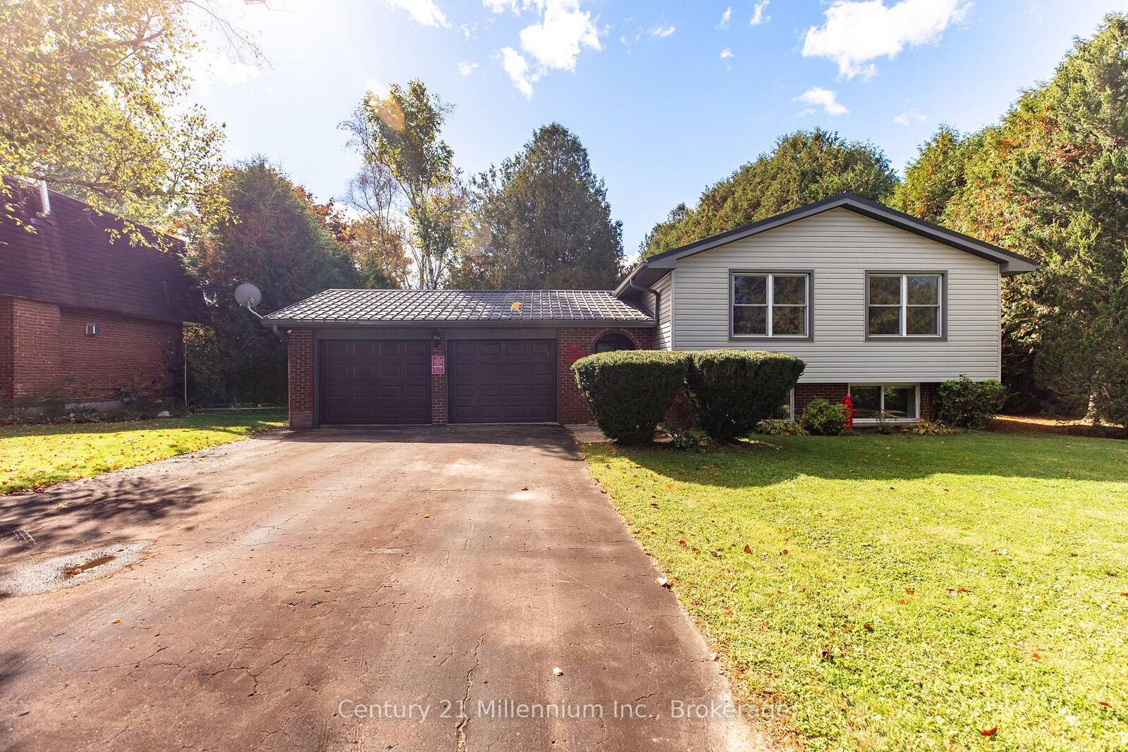 Property Photo:  104 Glenwood Place  ON N0C 1H0 