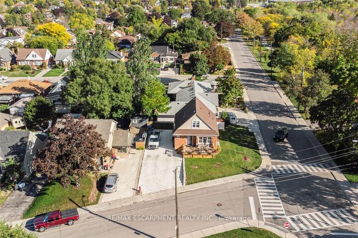 Property Photo: 199 Kimberly Drive ON L8K 4L2