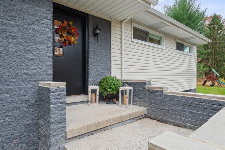 Property Photo:  16 Rhodes Ave  PA 15143 