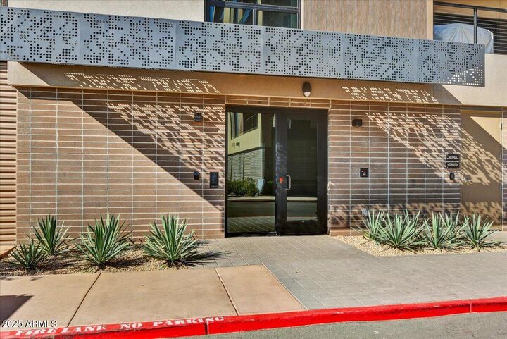 Property Photo:  19355 N 73rd Way B2009  AZ 85255 