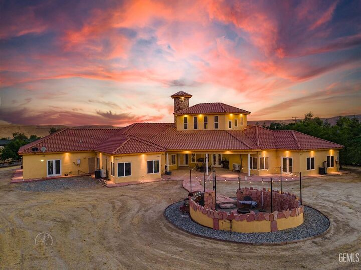 Property Photo: 9446 Kern River Avenue CA 93308