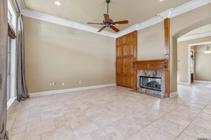 Property Photo:  19455 Kellywood Ct  LA 70809 
