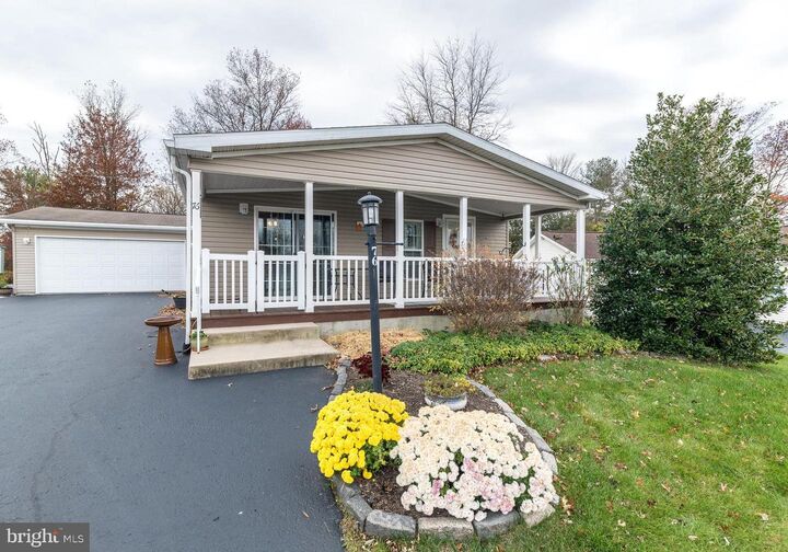 Property Photo:  76 Waterford Lane T 76  PA 18960 
