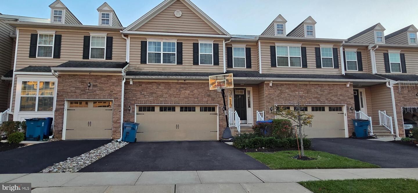 Property Photo: 39 Periwinkle Drive 9 NJ 08831