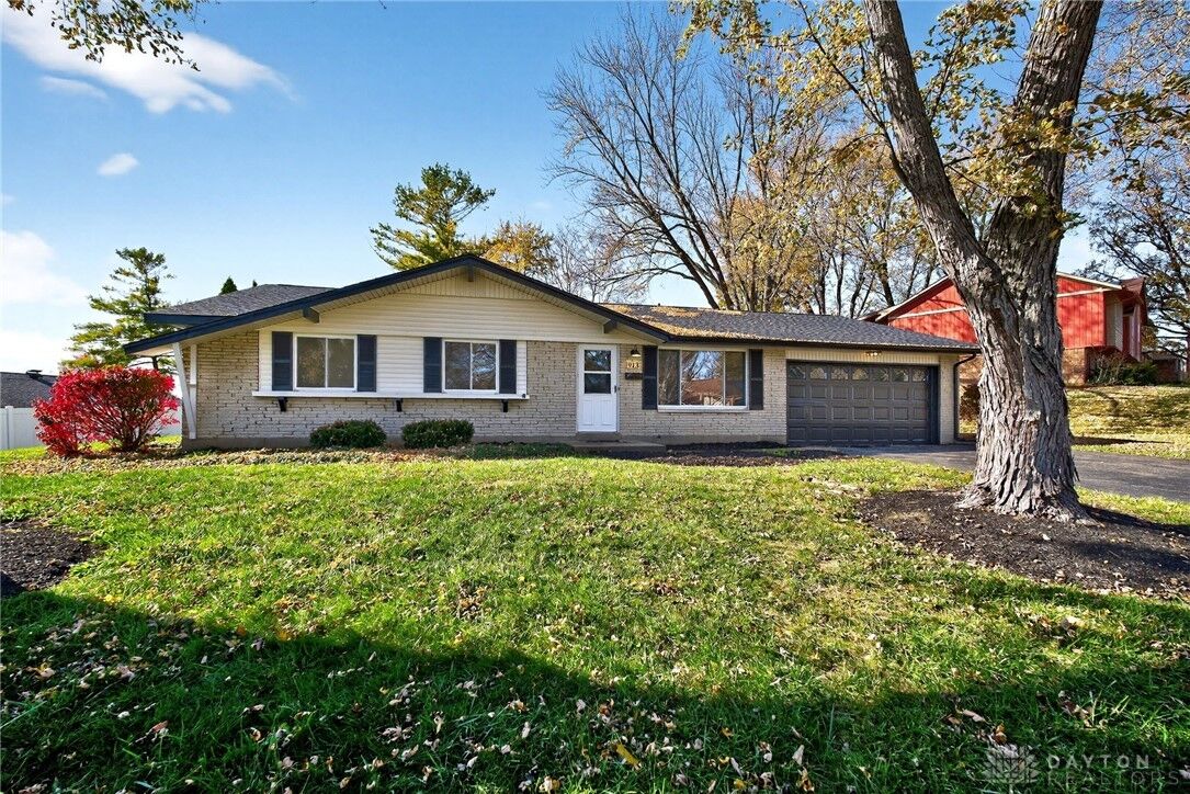 Property Photo:  913 Avey Lane  OH 45322 